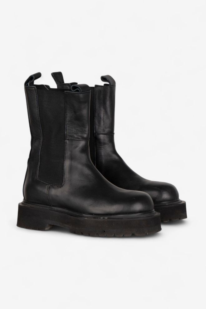 Botas Sarkany
