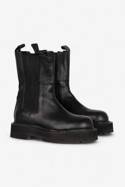 Botas Sarkany