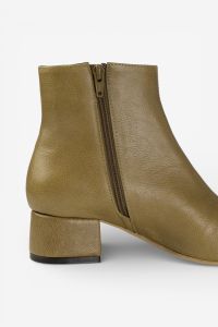 Botas - Second Image