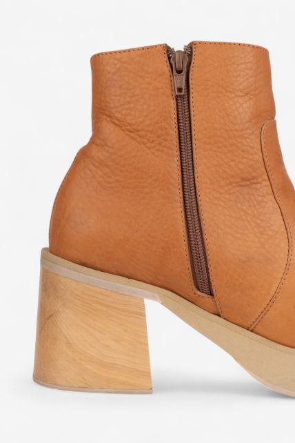 Botas - Second Image