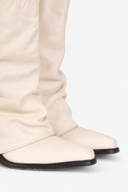 Botas - Second Image