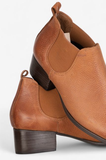 Botas - Second Image