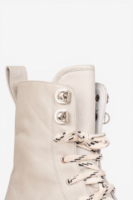 Borcegos - Second Image