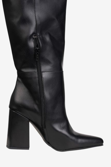 Botas - Second Image