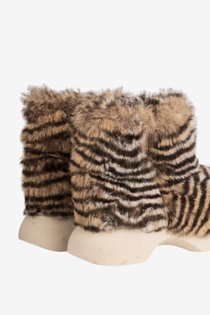 Botas - Second Image