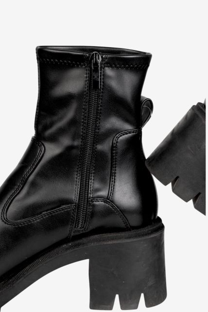 Botas - Second Image