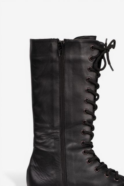 Botas - Second Image