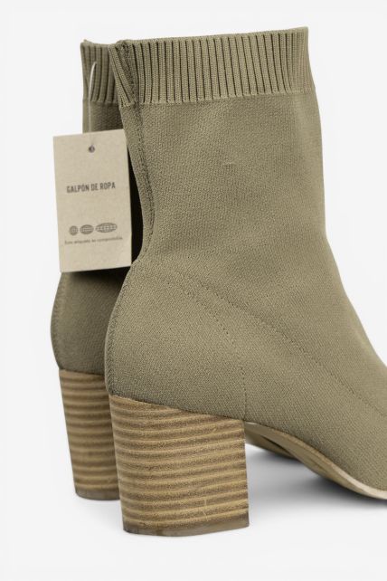 Botas - Second Image