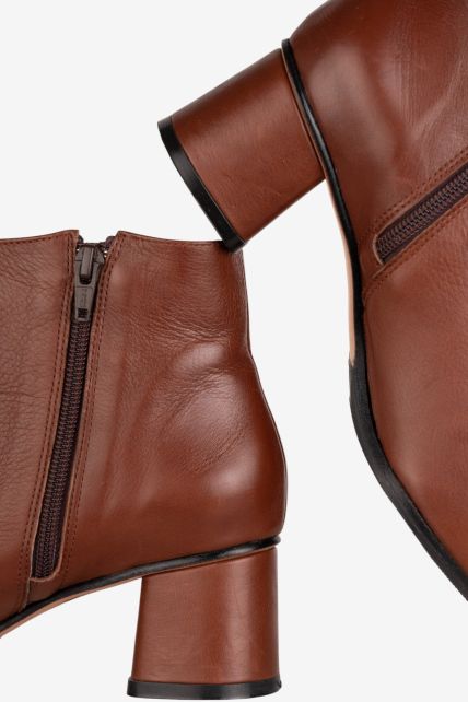 Botas - Second Image