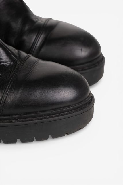 Botas - Second Image