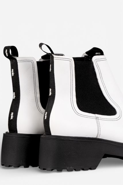 Botas - Second Image