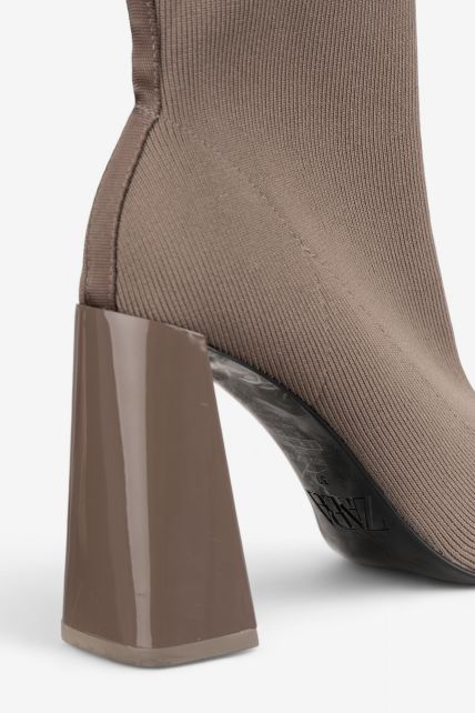 Botas - Second Image