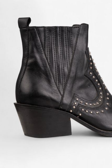 Botas - Second Image
