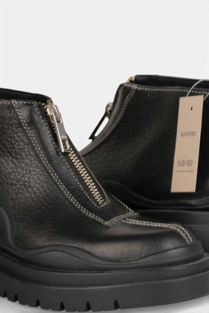 Botas - Second Image