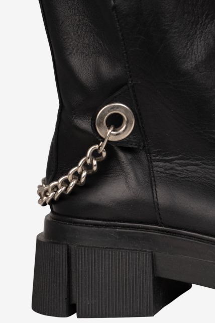 Botas - Second Image