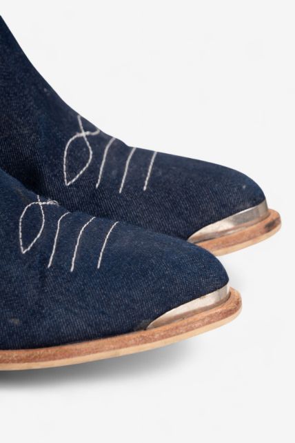 Botas - Second Image